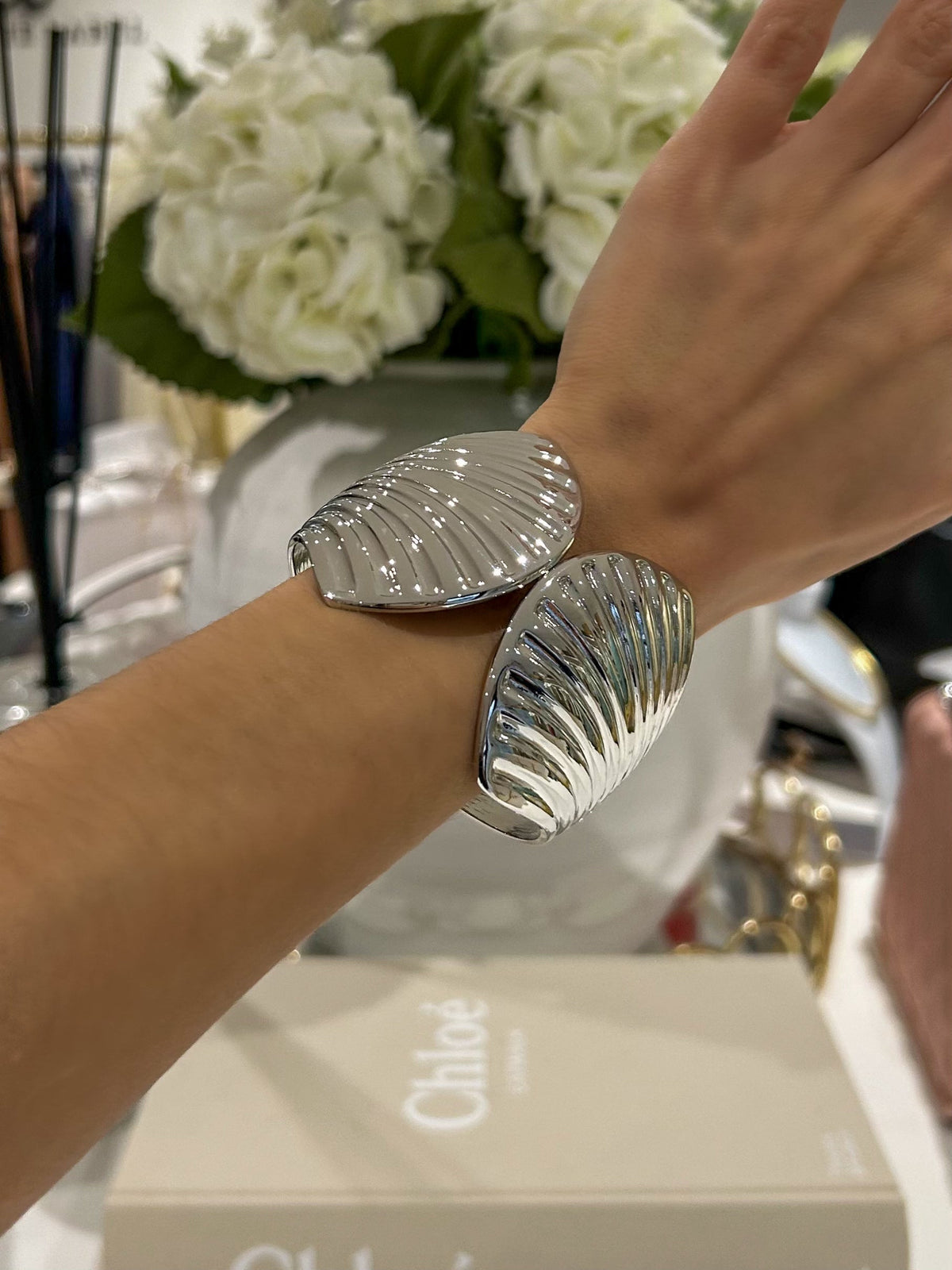 Large Shell Bangle (2 Colours)