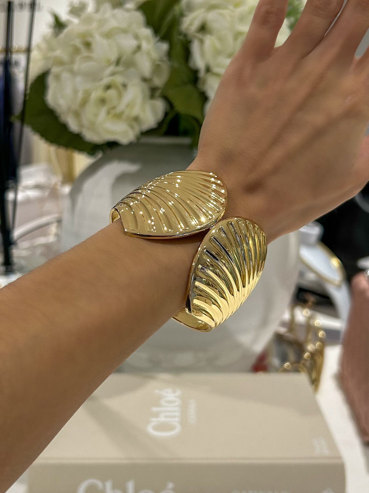 Large Shell Bangle (2 Colours)