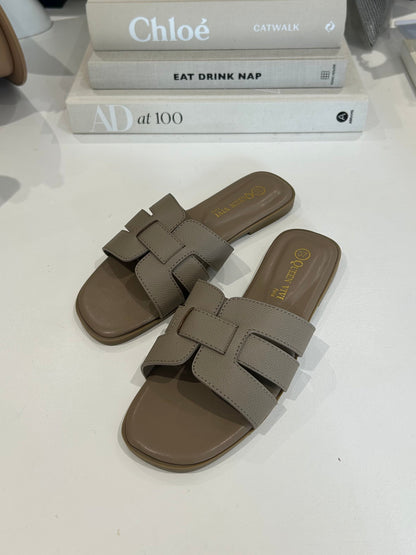 Faux Leather Sliders (2 Colours)