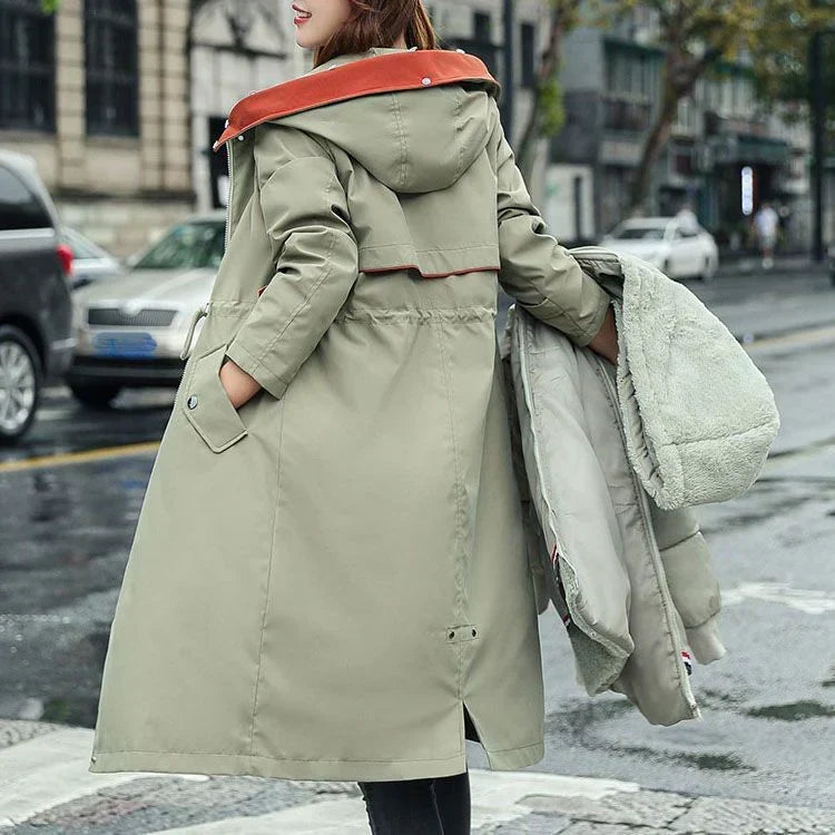 Women's winter parka with hood and fur collar